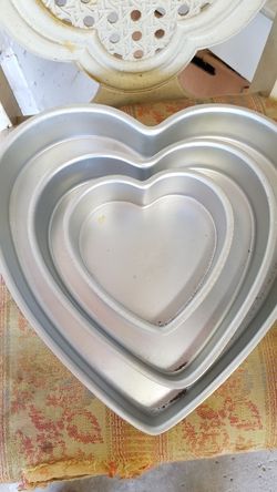 3 tier Valentine shaped cake pans