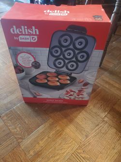 Delish by dash doughnut maker