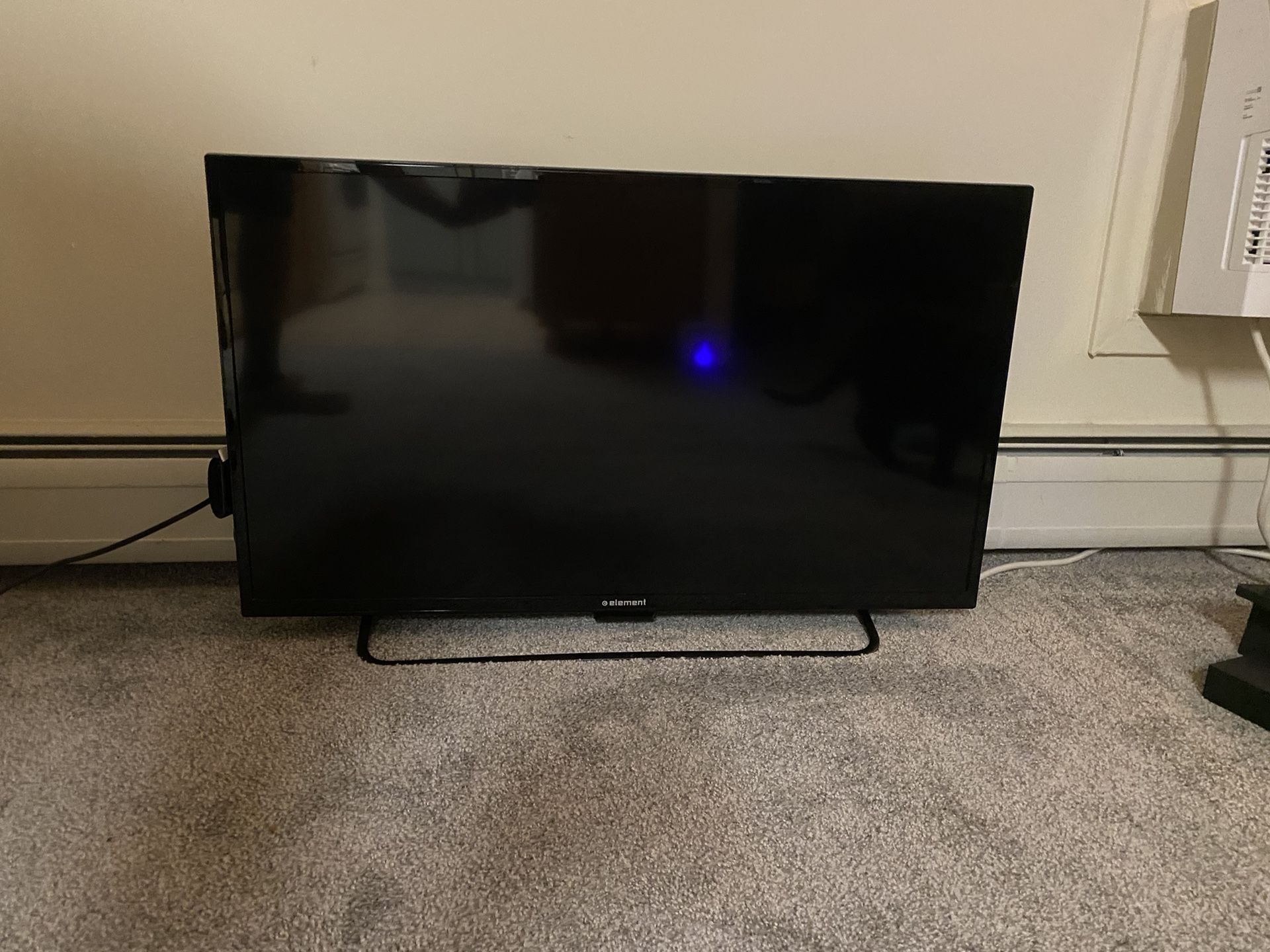 39” LED TV with Roku