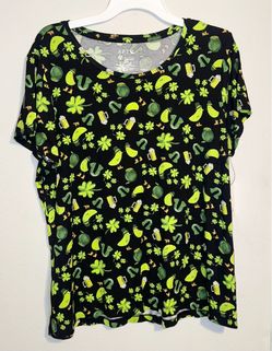 St. Patrick’s Day Black Short Sleeve Tee with Green Clovers