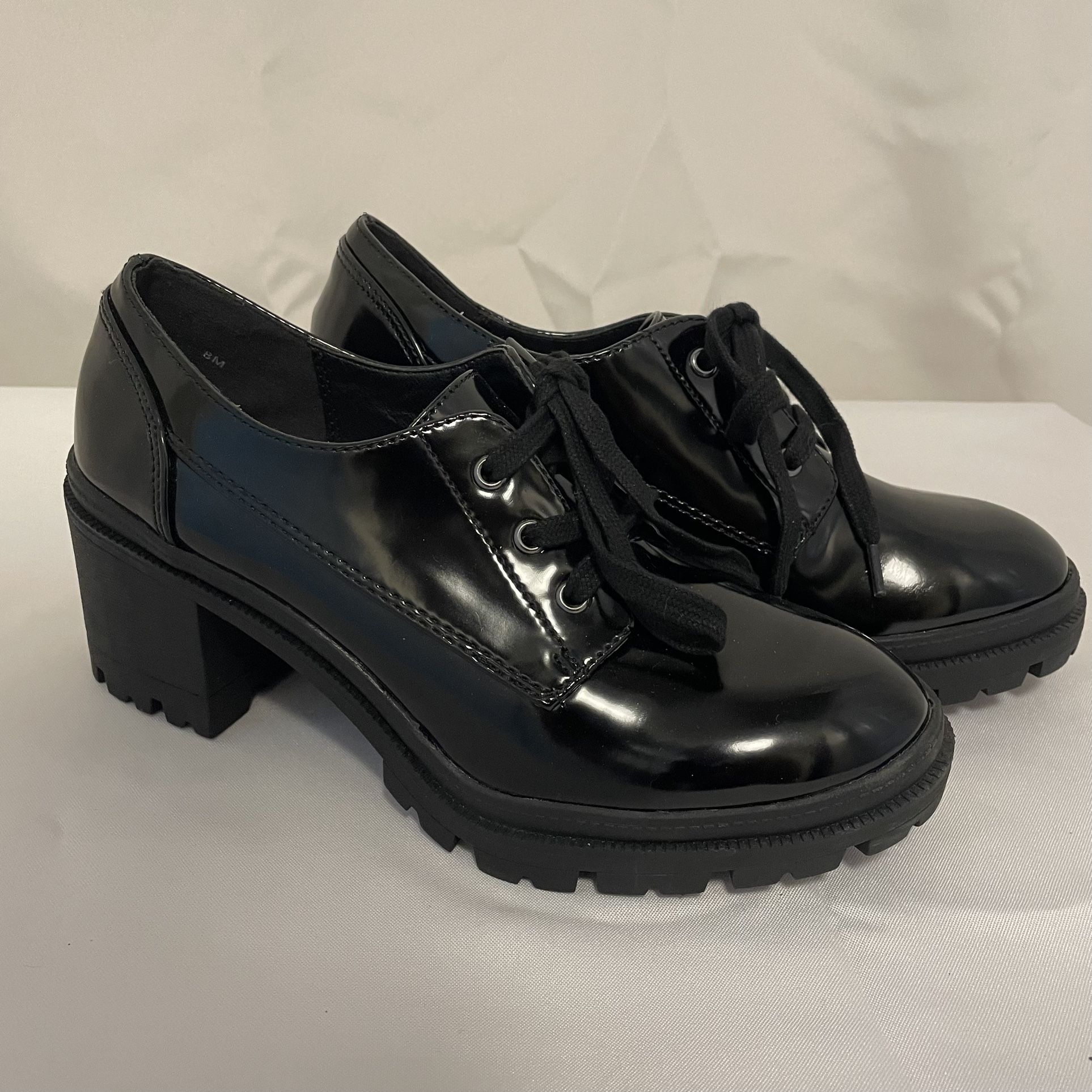 Jelly pop Women's Black Patent Leather Chunky Heel Lace-Up Shoes - Size 8