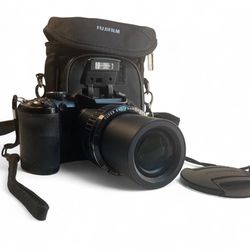 Fujifilm Finepix S S4830 Digital Camera 16 Mega pixel 30x zoom With case