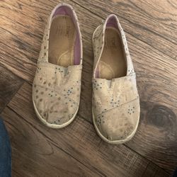 Tom’s Girls Purple Size 2 Used 