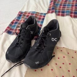 Women’s On Cloud X 4 sneakers size 9 Like New only worn once