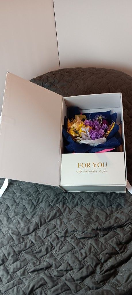 Dried Floral Bouquet Gift Box 