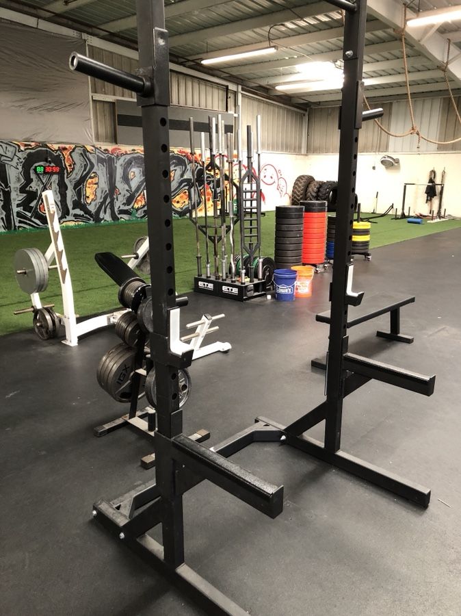 Pendlay crossfit squat rack with multiple attachments