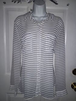 XL Old Navy Polyester Longsleeve Button Up Top