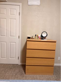 Modern 4-Drawer Dresser – Light Wood Finish