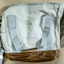Never used nice field and company bag with genuine leather bottom