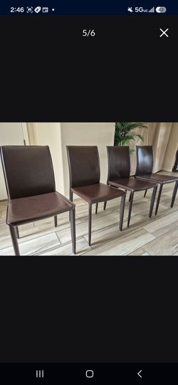 Beautiful Set 4 chairs Good Condition