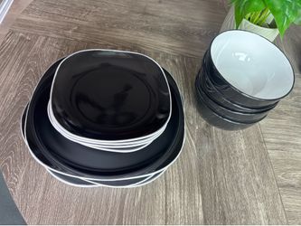 Dinnerware Set