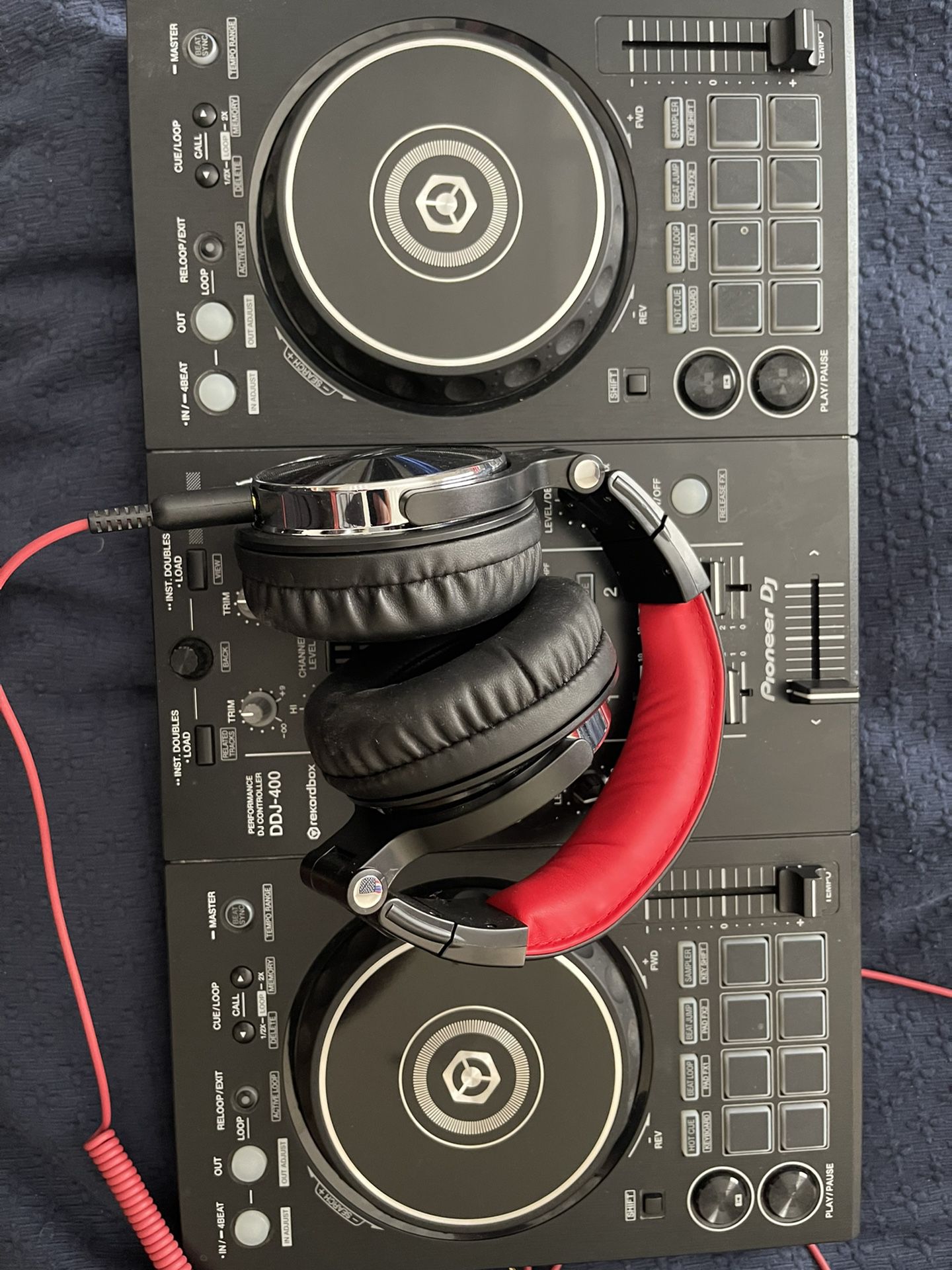 DDJ-400 Rekordbox DJ Controller and headset