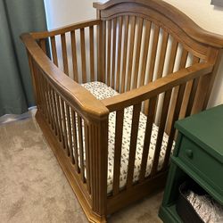 Solid Wood Baby Crib. Great Condition 