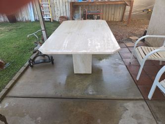 faux white marble tabel