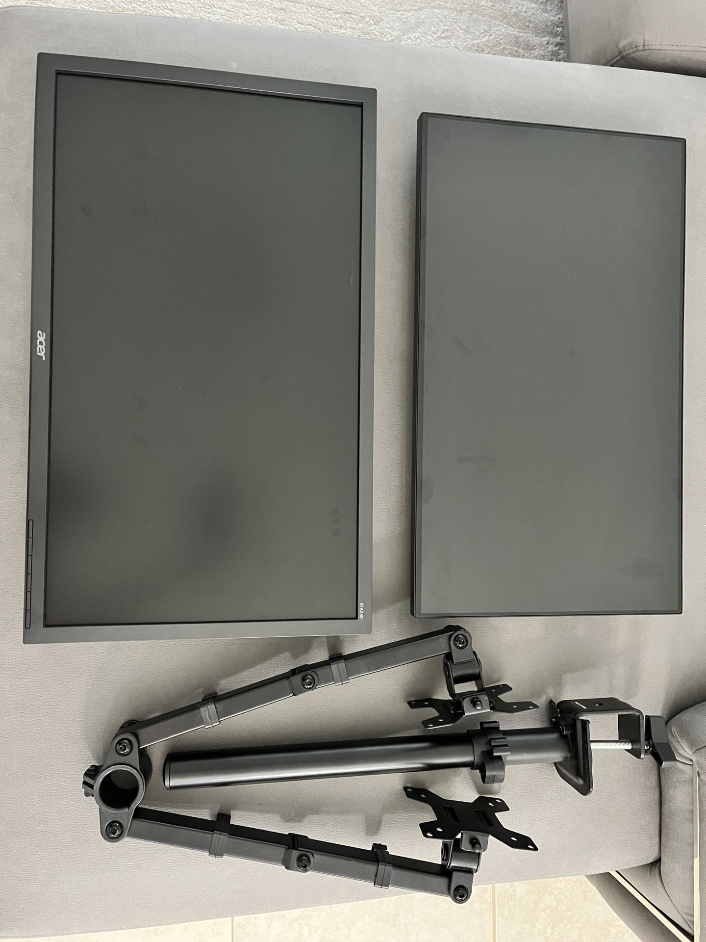 Monitors Acer XFA240 And Viewsonic VP2468 Plus Dual Monotor Mount