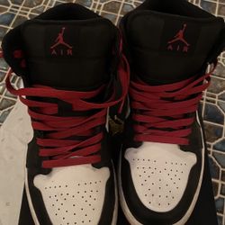 Jordan 1 Gym Red Black Toe 