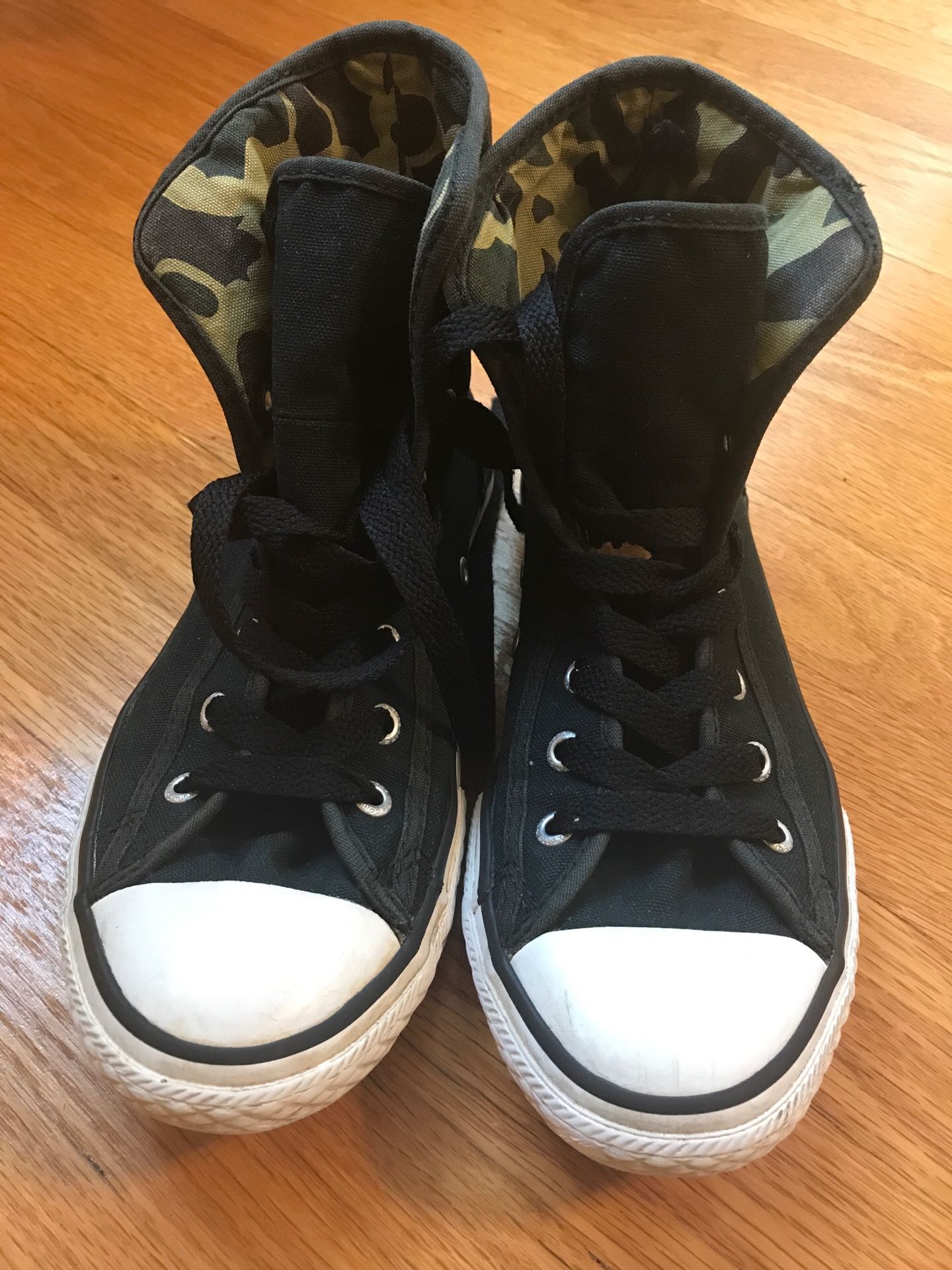 Converse all star high tops- size 4 Y