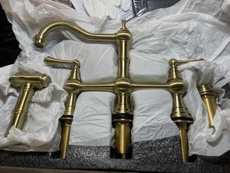 Kitchen Faucet… NEW in Box 📦
