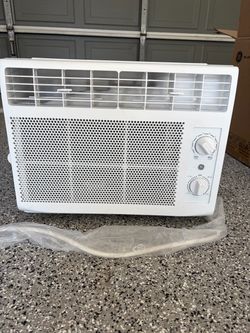 BRAND NEW 5,000 BTU GE AIR CONDITIONER