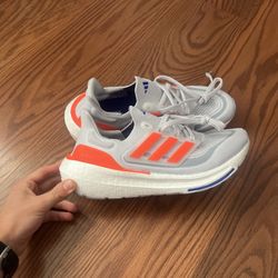 Adidas Ultraboost Size 6.5 Men/ 7.5 Women