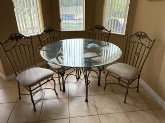 Dining Set/plus 2 bar stools