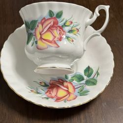 ROYAL ALBERT ENG CHINA TEA CUP & SAUCER WHITE WI PINK YELLOW ROSES 