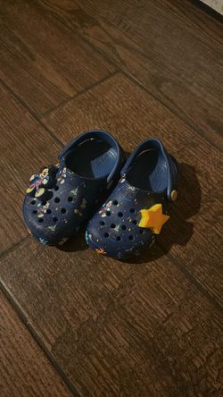 Light Up Mickey Crocs Size 6