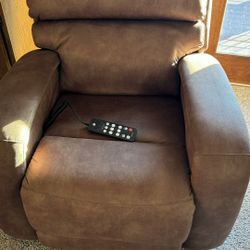 Reclining Chair With Lift