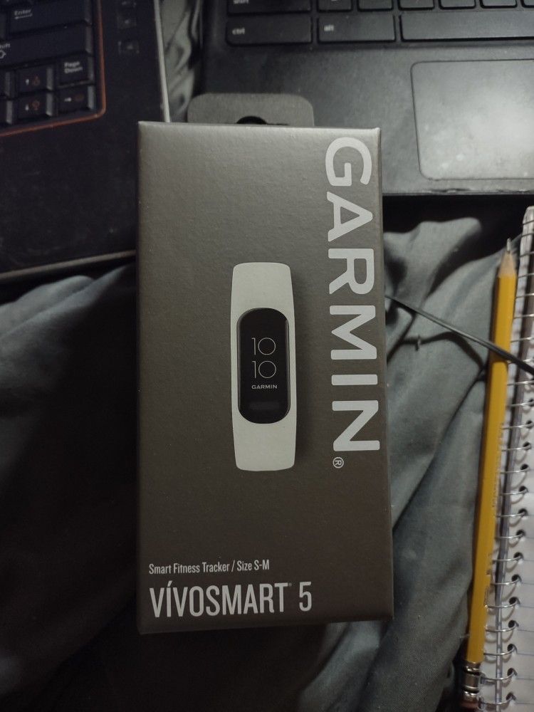 Garmin VíVOSMART 5 Smart Fitness Tracker/Size S-M