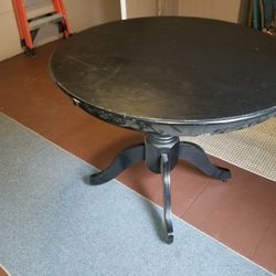 Kichen Table And 4 Chairs 