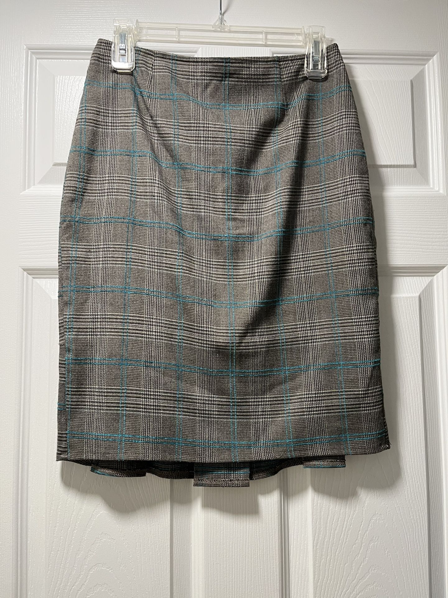 Gray checkered pencil skirt, size 6 