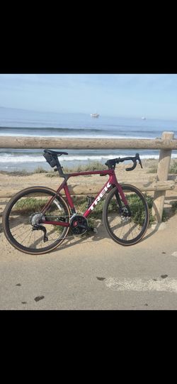 2025 Trek Madone SL6 Gen 8 – Large / 58cm – Shimano 105 Di2 – Carbon Wheels