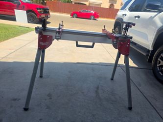 Milwaukee foldable miter saw stand