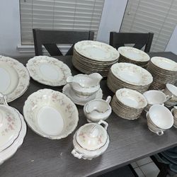 75-Piece Royal Jackson “Antoinette” Fine China Set – Excellent Condition – Multiple Serving Pieces