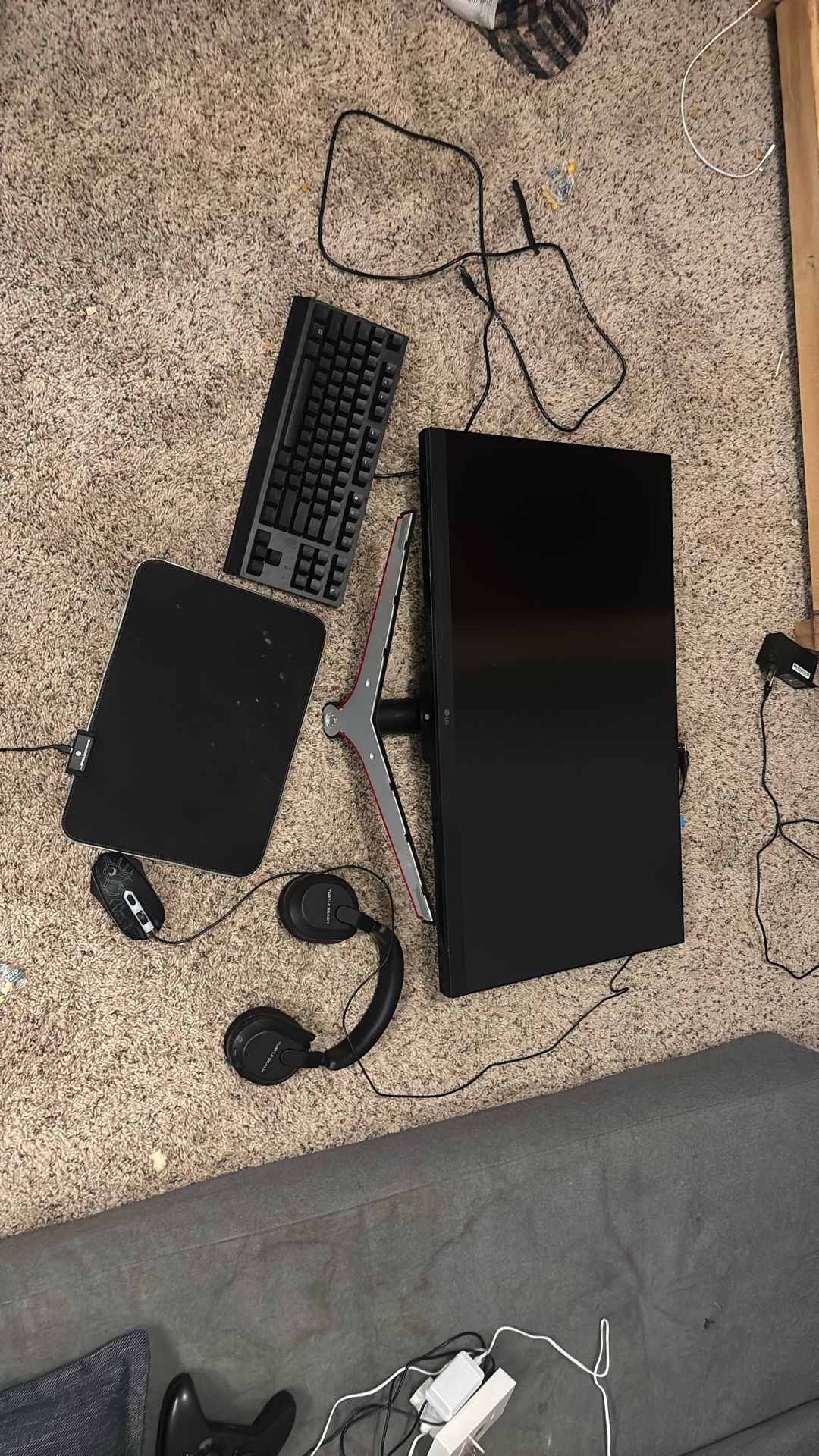 monitor the keyboard rub mouse and turtle beach headset