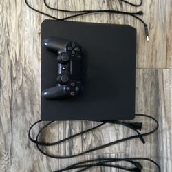 PS4 Slim 1 TB
