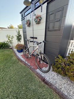Giant Avalanche Front Shocks Mountain Bike