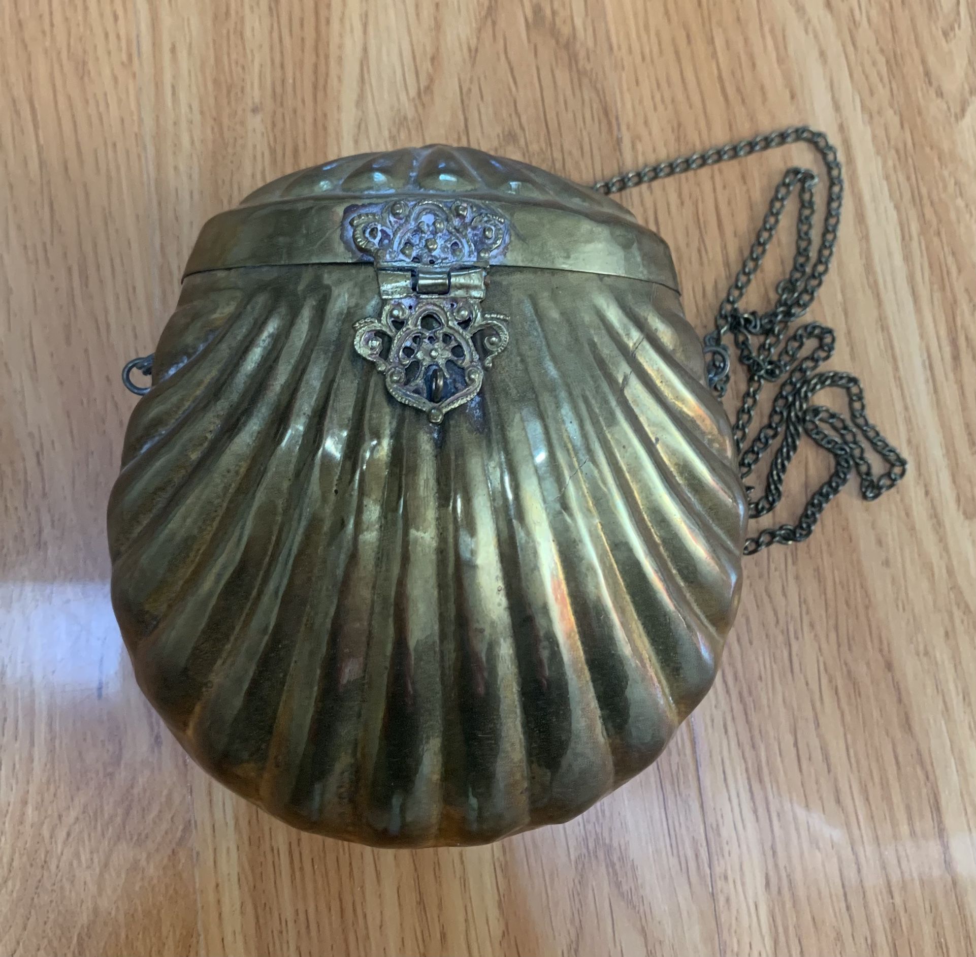 1920’s Brass Clam Shell Purse Bag