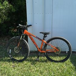 TREK Marlin 6 Mountain Bike