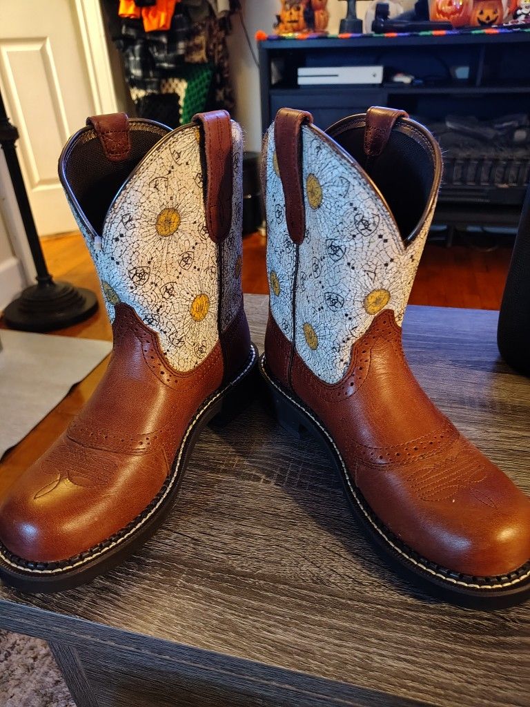 Brand New Ariat Daisy Boots