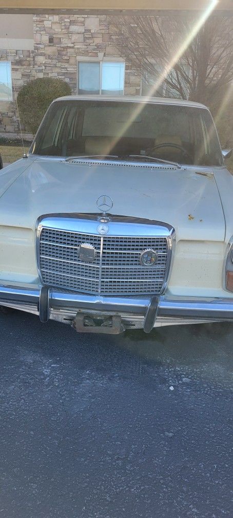 1973 Mercedes-Benz 220