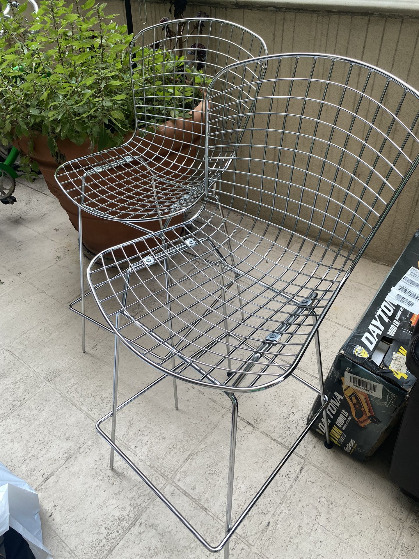 Set of 2 Wire Bar Stools Chrome