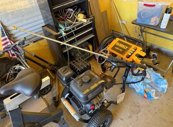 NEW DEWALT 4400 PSI 4.0 GPM Commercial Gas Pressure Washer (DXPW61377) – Never Used