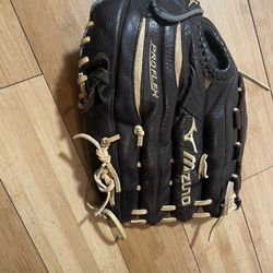 Mizuno 13” Lefty Baseball Glove 