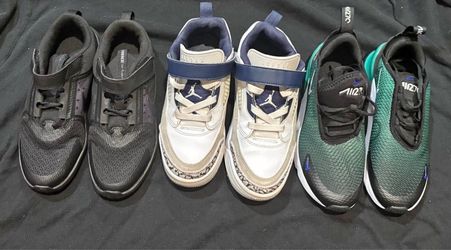 Boy Nikes 2Y