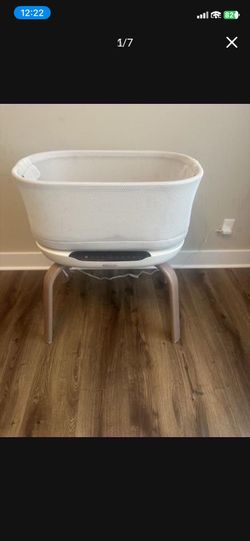 LOW PRICE MOVING- $450 + TAX RETAIL GRACO SMARTSENSE BABY BASSINET