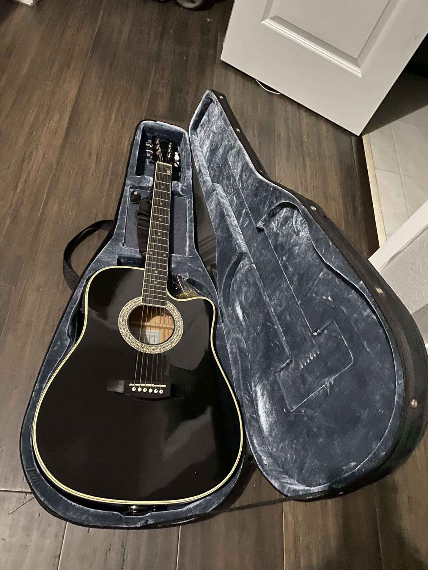 Acoustic/electric Guitar With Amp