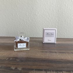 Mini Miss Dior Eau de Parufum Perfume