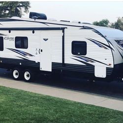 Travel Trailers & Toy Haulers !!! R e n t
