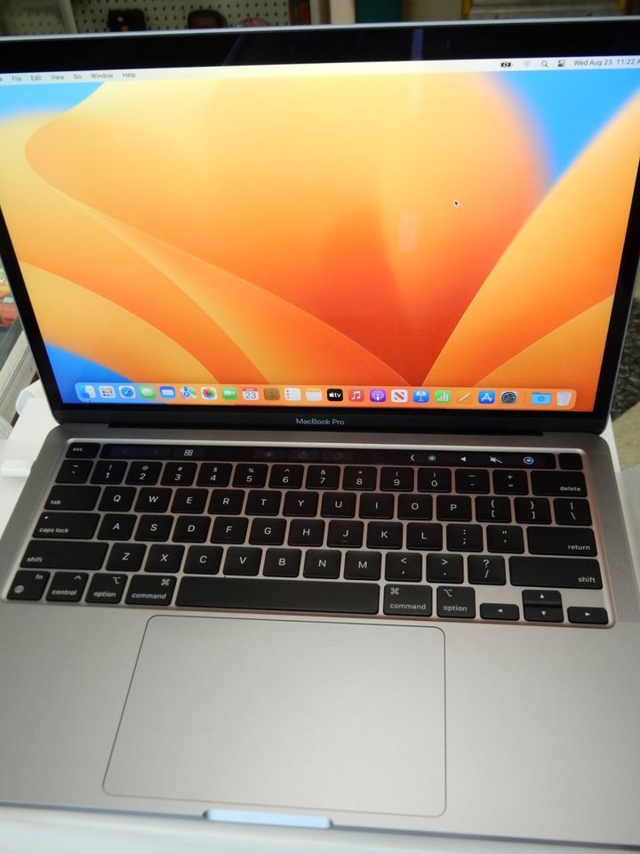 2022 APPLE MacBook Pro 13” Laptop Computer M2 8GB 256 SSD 